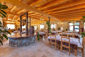 Dining - 1816 Hotel San Pietro Martin - Bilo Formula Residence by Barbarhouse (Ishëm)