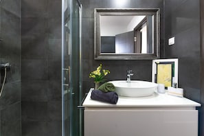 Shower, towels