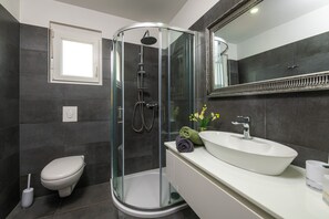 Bathroom - Villa Caerus (Marcana)