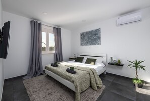 2 bedrooms, bed sheets - Villa Caerus (Marcana)