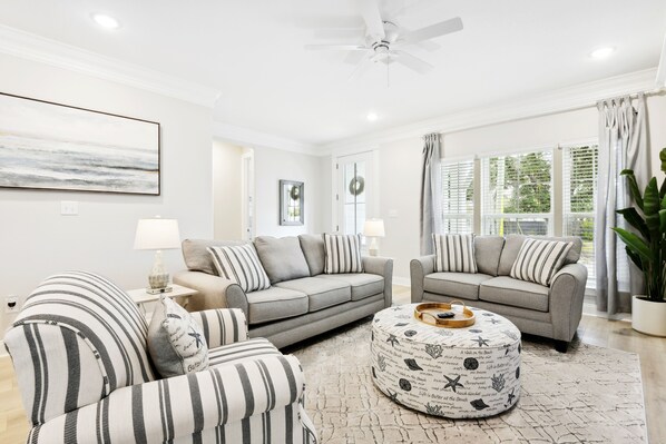 Smart TV, chimenea, videojuegos y reproductor de DVD 