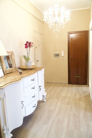 Interior - Cozy apartment 10min from the sea and the station to the center of Rome (Lido di Ostia)