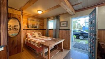 1 dormitori i habitacions accessibles amb cadira de rodes