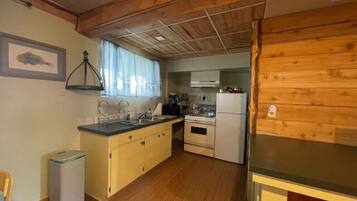 Frigorífico, horno y placa de cocina