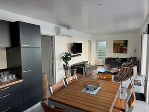 Télévision, chaîne hi-fi