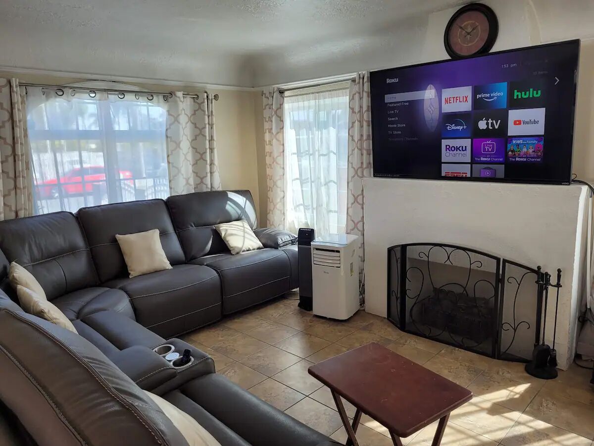 Cozy 4bds*, Close2Everything, Free Parking (1 car)/Wifi, 15min to everything
