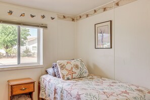 2 bedrooms, internet, bed sheets