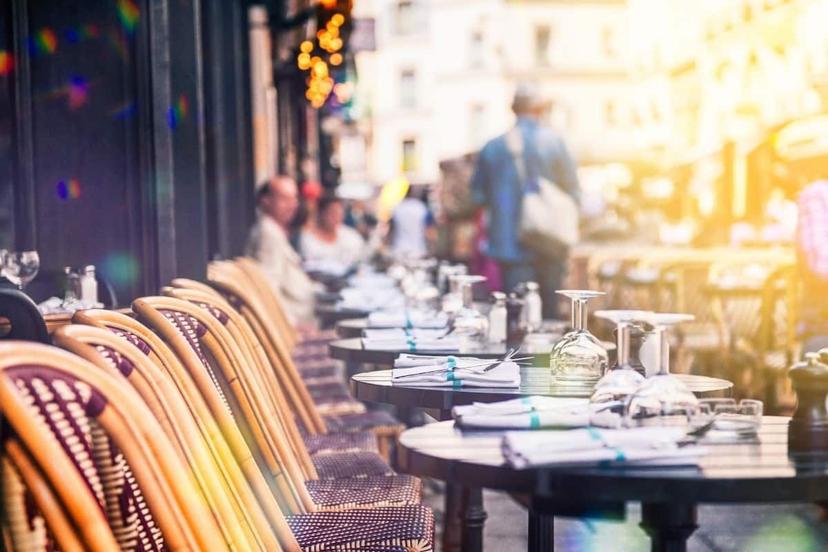 تناول الطعام بالخارج