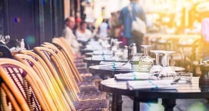 The Red Magnolia, Refreshing, Cozy, Game Room, Historic Roswell!