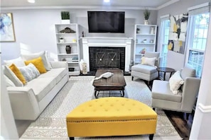 Smart TV, fireplace, books, stereo