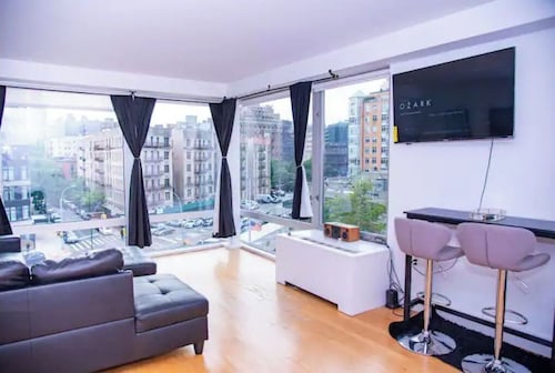 Large Manhattan 1BR/BA w breathtaking views of NYC