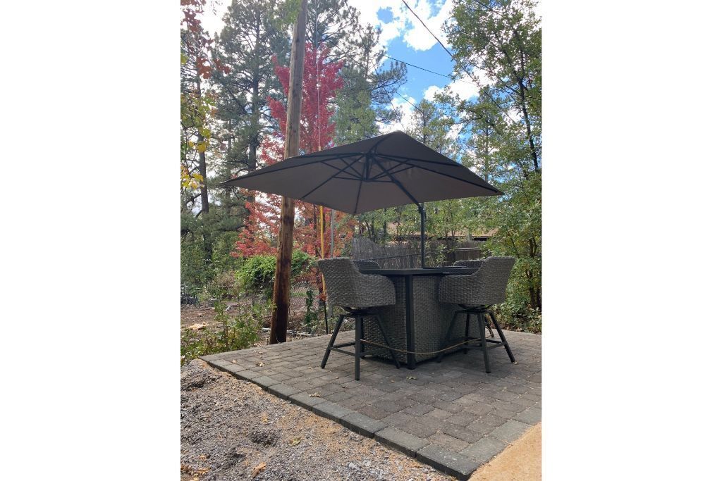 Cozy "bush house" in the forest, steps from Munds Canyon