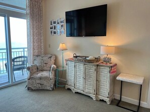 TV - HS-0811 Oceanfront 2-Bedroom Condo in Myrtle Beach - Sleeps 6 (Myrtle Beach)