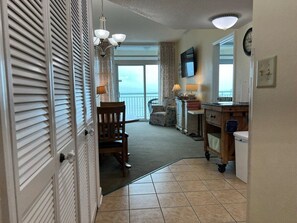 Interior - HS-0811 Oceanfront 2-Bedroom Condo in Myrtle Beach - Sleeps 6 (Myrtle Beach)