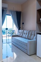 Executive Studio Suite, 1 Queen Bed | Individually decorated, individually furnished, desk, laptop workspace