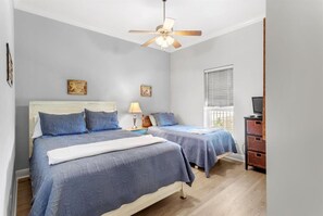 2 Schlafzimmer, Schreibtisch, Bügeleisen/Bügelbrett, kostenloses WLAN