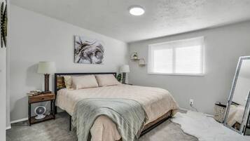 2 bedrooms, iron/ironing board, free WiFi