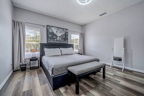 6 habitaciones, tabla de planchar con plancha, cuna de viaje y wifi 