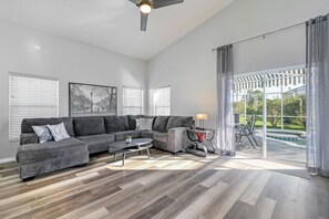 TV connectée, jeux vidéo, baby-foot, table de tennis de table