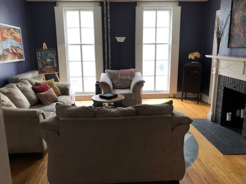 5 minute walk to downtown. Cozy family sized home with everything you need.