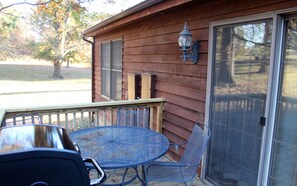 Outdoor dining - 3  Minutes to Giant City - 6 Minutes to SIU - 4 Minutes to Shawnee Winetrail! (Makanda)