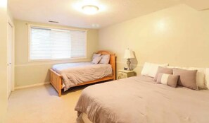 7 Schlafzimmer, Reisekinderbett, WLAN