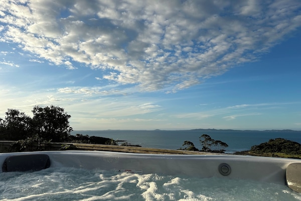 Spa jacuzzi with seaviews