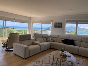 Smart TV, fireplace, stereo