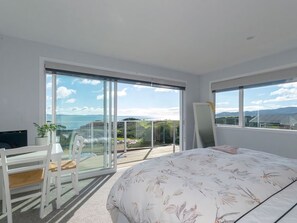 4 bedrooms, desk, iron/ironing board, free WiFi