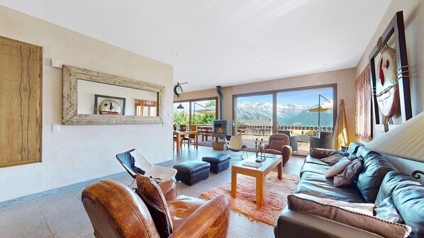 TV, fireplace, DVD player