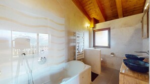 Bañera y secador de pelo