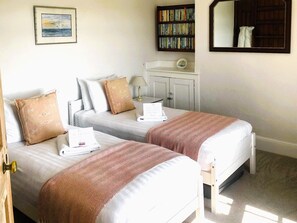 4 bedrooms, iron/ironing board, free WiFi, bed sheets