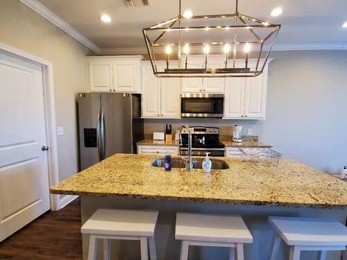 ✨Click Me✨️Covered Parking +Free Wifi+Smart Tvs