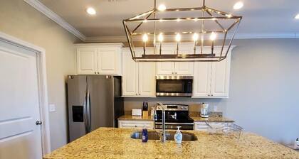 ✨Click Me✨️Covered Parking +Free Wifi+Smart Tvs