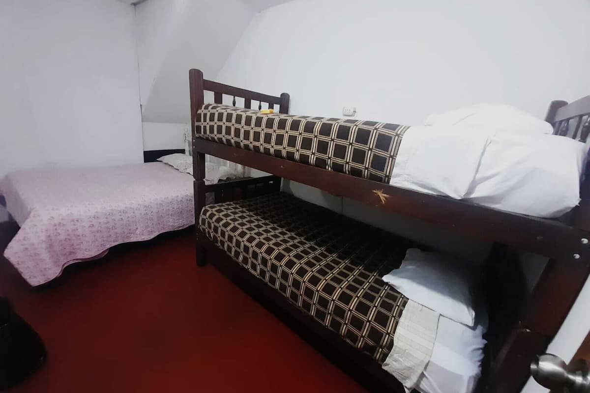 Economy Üç Kişilik Oda | Ütü/ütü masası, ücretsiz kablosuz İnternet