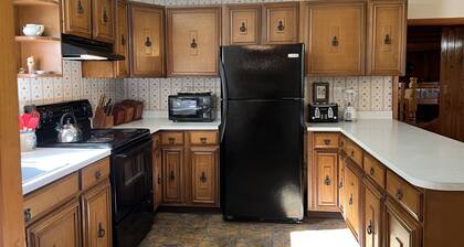 Partridge Pond - Serene country getaway - less than 1/2 mile to CDP, fire pit