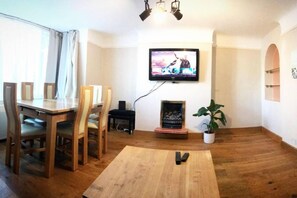 Casa, varias camas | Área de sala de estar