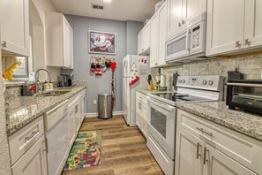 公寓客房, 多張床 (Amazing 3 Bed Condo in Windsor Hills ) | 私人廚房