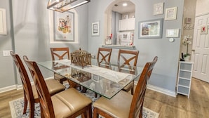 Dining - Amazing 3 Bed Condo in Windsor Hills - Close to Disney! (Kissimmee)