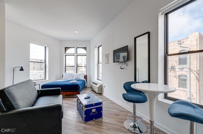 River West, Second Floor Chicago by 747 Lofts