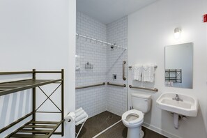 Studio | Badezimmer | Handtücher, Shampoo