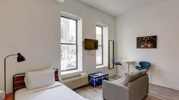 Estudi | Planxa i posts de planxar i wifi gratuïta