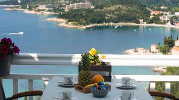 Apartment (Superior Two Bedroom Apartment with B) | Balcony