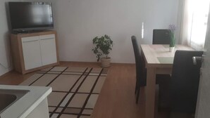 Apartment, 1 Queen Bed | Interior