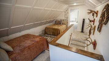 2 bedrooms, travel crib, free WiFi, bed sheets