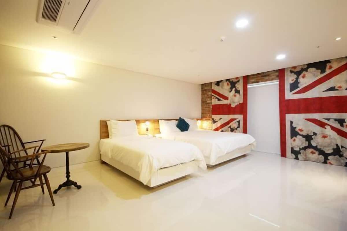 Premium bedding, down duvets, individually furnished, desk