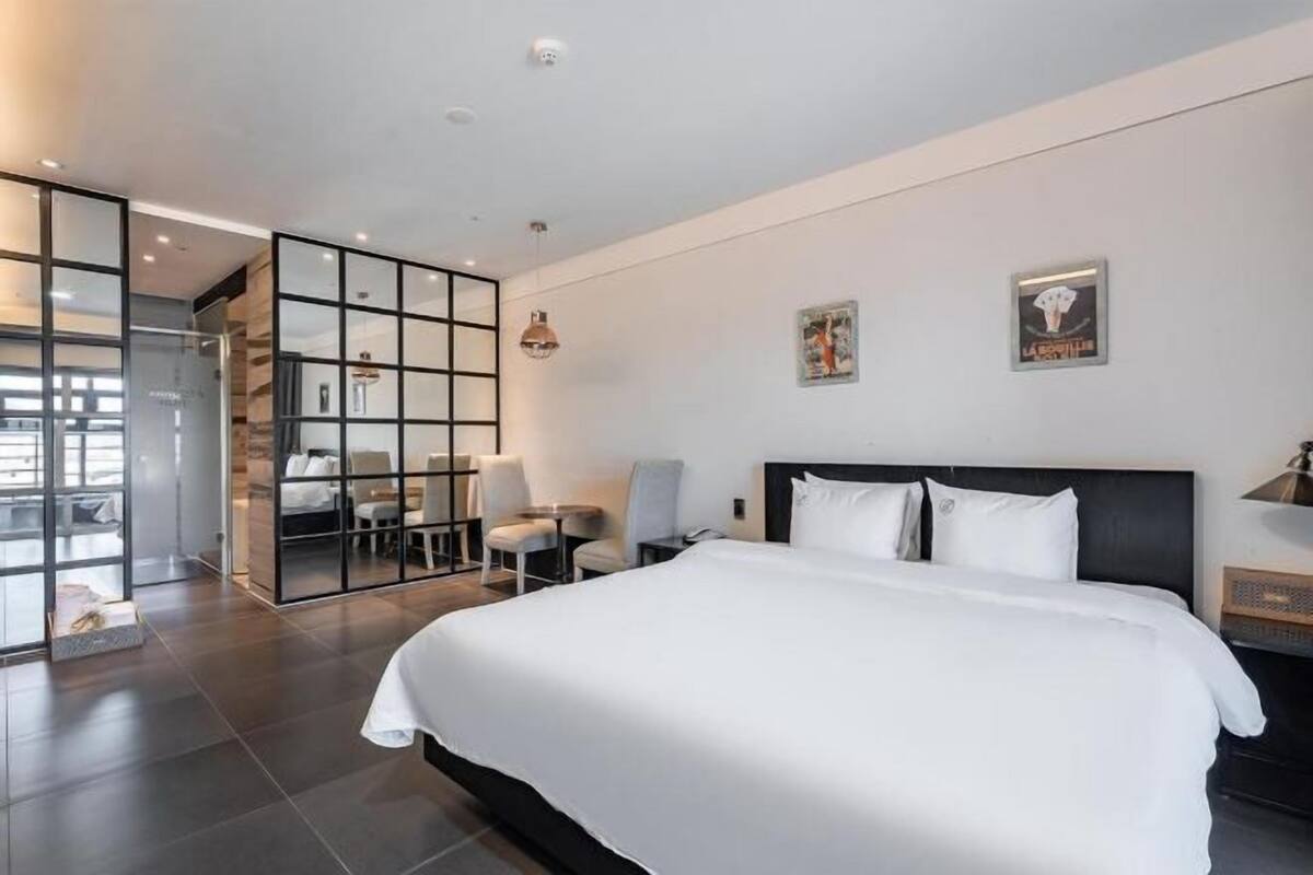 Premium bedding, down duvets, individually furnished, desk
