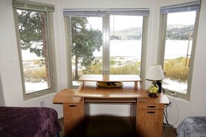 3 soverom, skrivebord og wi-fi (mot et tillegg)