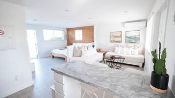 1 Schlafzimmer, BĂŒgeleisen/BĂŒgelbrett, WLAN, BettwĂ€sche