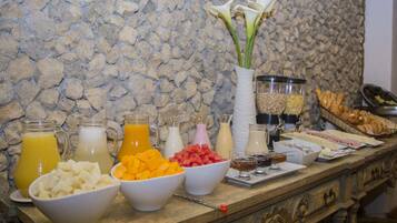 Bao gồm bữa sáng buffet hàng ngày